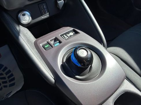 Certified 2025 Nissan Leaf S FWD image 34