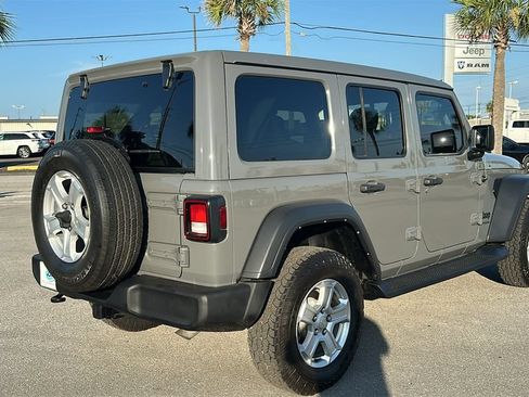 Used 2022 Jeep Wrangler Unlimited Sport w/ Sun And Sound Package AWD/4WD image 6