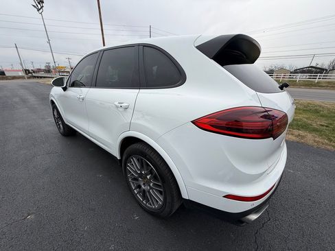 Used 2018 Porsche Cayenne Platinum Edition image 5