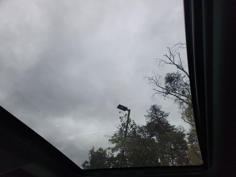 Used 2025 Land Rover Discovery S image 27