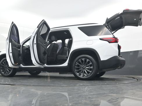 Used 2023 Chevrolet Traverse RS image 44