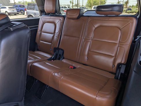 Used 2019 Lincoln Navigator Reserve AWD/4WD image 9