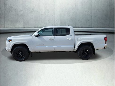 Used 2019 Toyota Tacoma SR5 AWD/4WD image 2