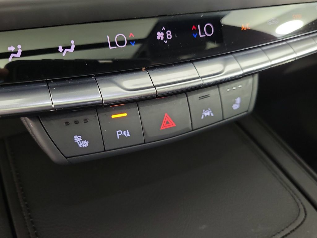 Certified 2024 Cadillac XT4 Luxury w/ Cold Weather Package FWD image 32