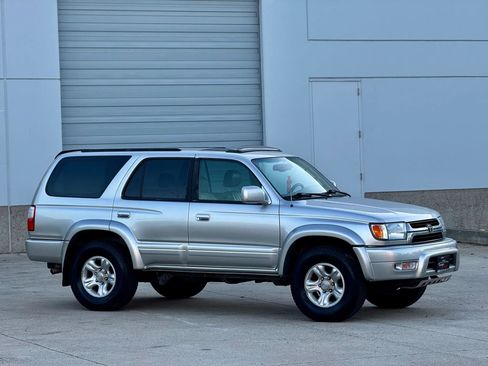 Used 2001 Toyota 4Runner Limited image 3