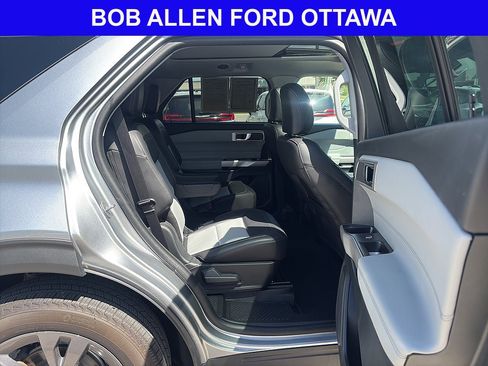 Used 2024 Ford Explorer XLT w/ Equipment Group 202A AWD/4WD image 14