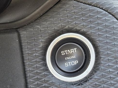 Used 2021 Land Rover Range Rover Velar R-Dynamic S image 33