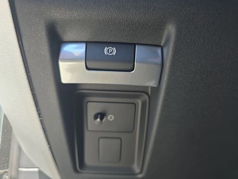 New 2026 Land Rover Defender 110 X-Dynamic SE image 26