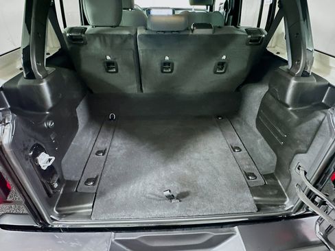 Used 2025 Jeep Wrangler Sahara image 26