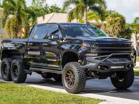 Used 2019 Chevrolet Silverado 1500 High Country w/ Technology Package AWD/4WD image 12