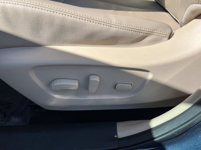 Used 2016 Nissan Rogue SL w/ SL Premium Package FWD image 30