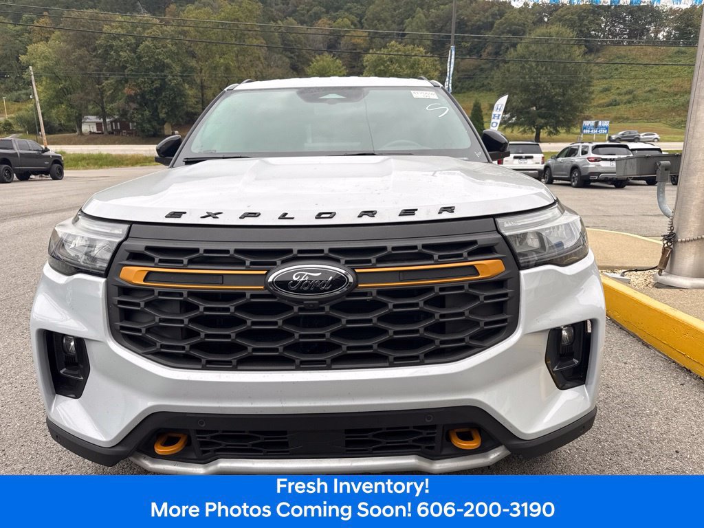 Used 2026 Ford Explorer Tremor w/ Tremor Convenience Package AWD/4WD image 2
