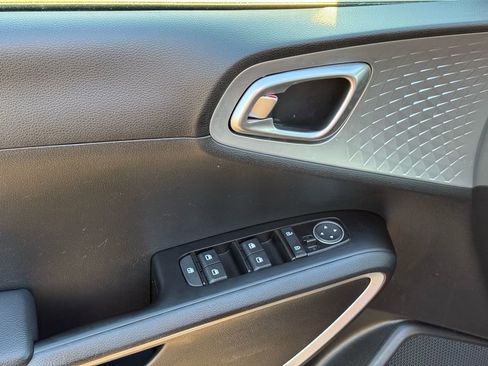 Used 2024 Kia Soul LX w/ Option Group 015 image 16