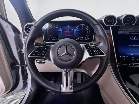 Used 2025 Mercedes-Benz GLC 350e 4MATIC image 11