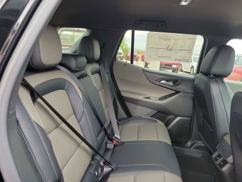 New 2026 Chevrolet Equinox LT w/ Convenience Package II FWD image 17