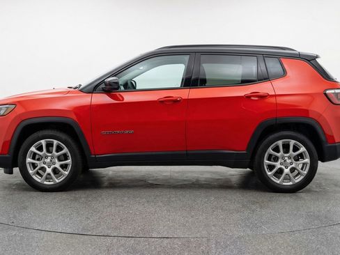 Used 2025 Jeep Compass Limited image 5