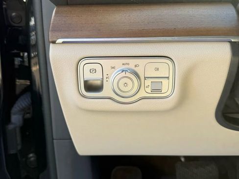 Used 2020 Mercedes-Benz GLS 450 4MATIC image 37