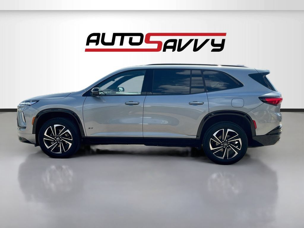 Used 2025 Buick Enclave Sport Touring FWD image 4