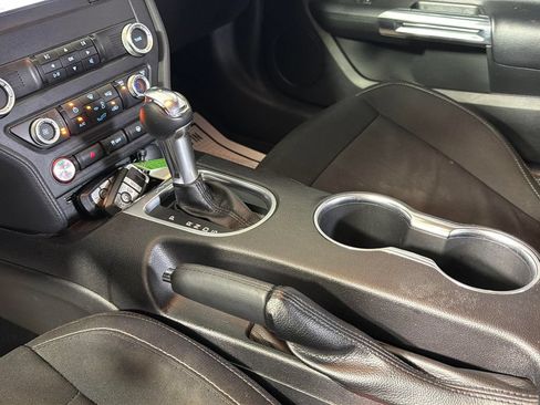 Used 2020 Ford Mustang Coupe RWD image 24