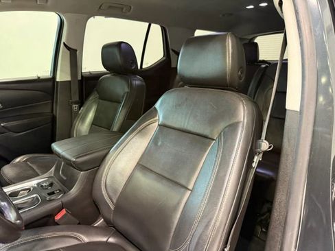 Used 2019 Chevrolet Traverse RS image 23