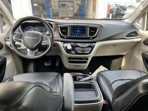 Used 2020 Chrysler Voyager Lxi FWD image 26