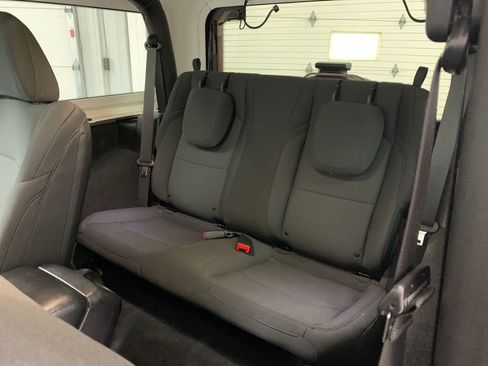 Used 2021 Jeep Wrangler Sport AWD/4WD image 15