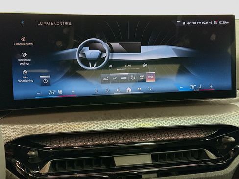 New 2026 BMW 330i Sedan w/ M Sport Package image 11