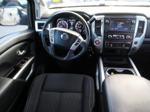 Used 2018 Nissan Titan SV w/ SV Convenience Package image 14