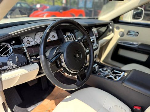 Used 2011 Rolls-Royce Ghost image 23