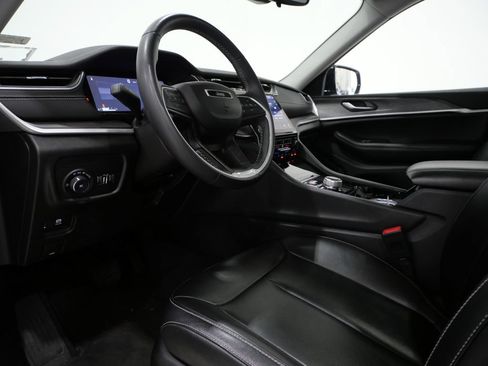 Used 2023 Jeep Grand Cherokee L Limited w/ Black Appearance Package AWD/4WD image 12
