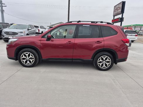 Used 2021 Subaru Forester Premium image 8