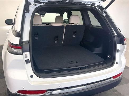 New 2025 Jeep Grand Cherokee Limited AWD/4WD image 11