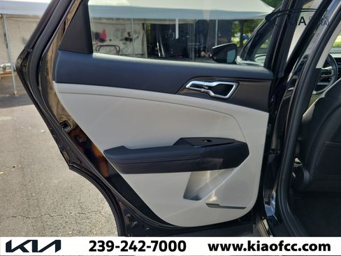 Used 2025 Kia Sportage EX FWD image 13