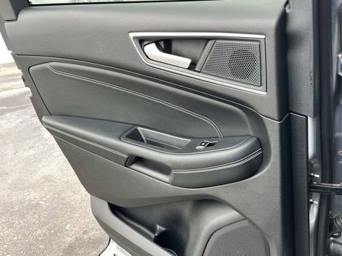 Certified 2024 Ford Edge Titanium image 19