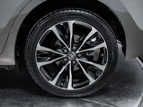 Certified 2018 Toyota Corolla SE FWD image 10