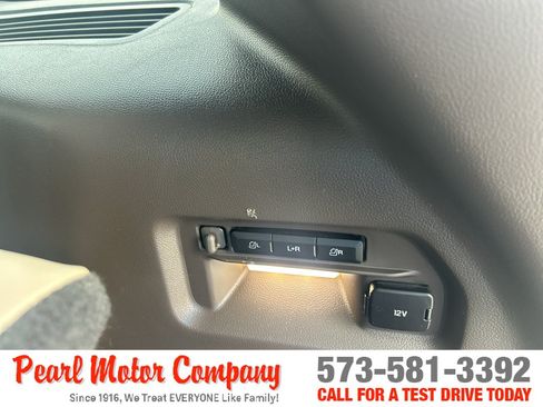 Used 2020 Ford Explorer Platinum w/ Premium Technology Package AWD/4WD image 26