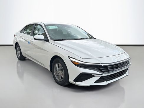 New 2026 Hyundai Elantra SE image 1