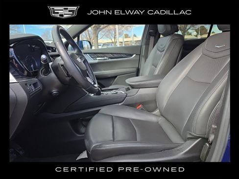 Used 2025 Cadillac XT6 Premium Luxury image 12