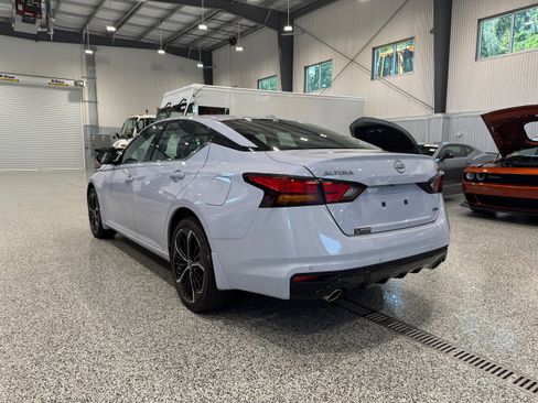 Used 2025 Nissan Altima 2.5 SR w/ SR Premium Package AWD/4WD image 6