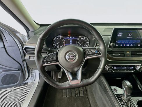 Used 2020 Nissan Altima 2.5 SL FWD image 11