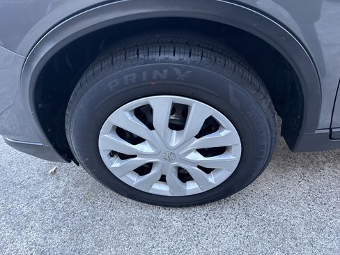 Used 2017 Nissan Rogue S image 11