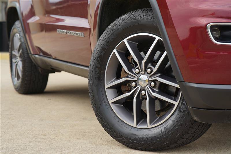 Used 2018 Jeep Grand Cherokee Limited AWD/4WD image 13