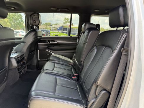 Used 2024 Jeep Wagoneer Series II w/ Flexible Seating Group RWD image 14
