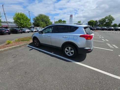 Used 2014 Toyota RAV4 XLE AWD/4WD image 4