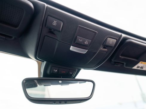 Used 2015 Mercedes-Benz SLK 250 image 23