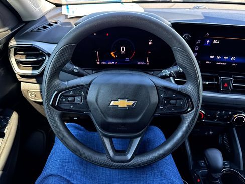 Used 2025 Chevrolet TrailBlazer LT AWD/4WD image 14