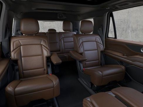 New 2026 Lincoln Navigator Reserve image 11