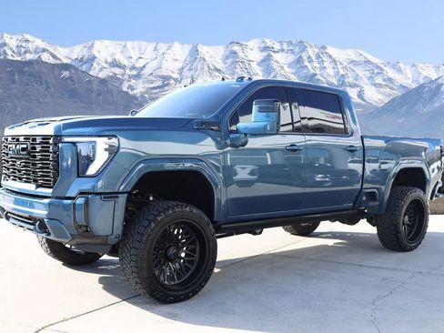 Used 2024 GMC Sierra 2500 Denali w/ Denali Reserve Package AWD/4WD image 2
