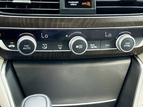 Used 2018 Honda Accord EX image 33