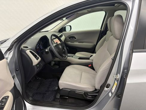 Used 2018 Honda HR-V EX image 9